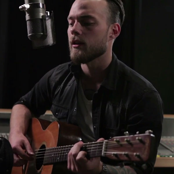 Premiere: Asgeir performs 'Leyndarmal' acoustic